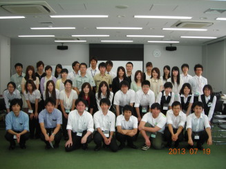 参加者全３９人での集合写真です。